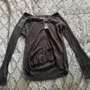 Maurice’s gray lace cold shoulder shirt
